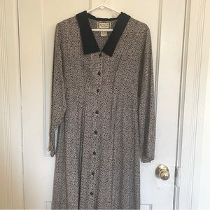 Mint condition April Cornell dress with ties in back and velvet collar.